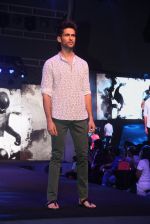 Model walk for True Blue in Mumbai on 28th May 2016